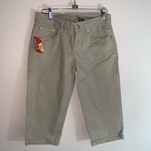 Women’s Buffalo Bermuda Shorts Size 26 Tan NWT